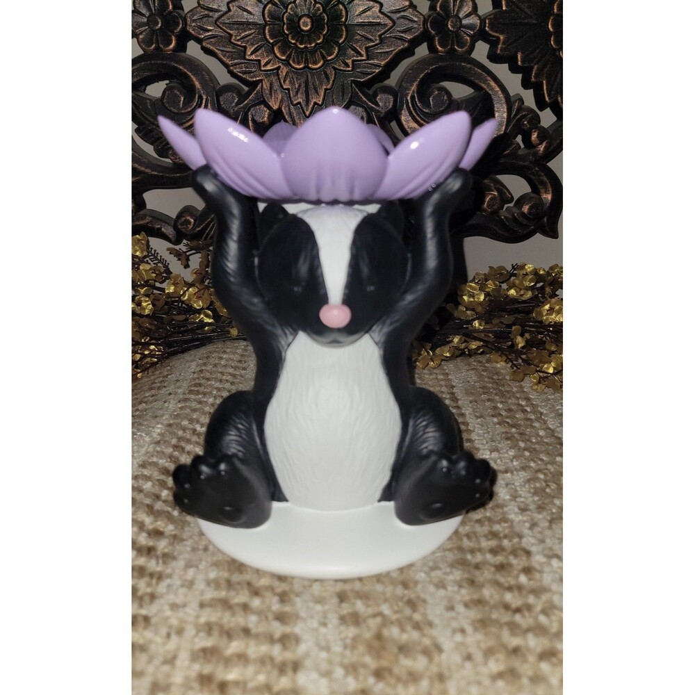 Flowery Skunk - Bath and Body Works 3-wick Candle Pedestal